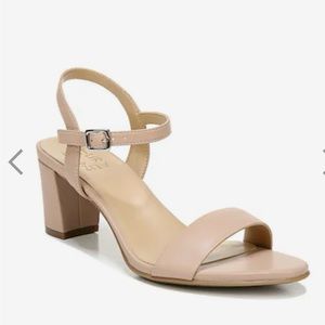 Naturalizer beige sandals size 6